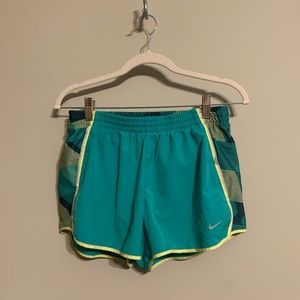 NIKE ATHLETIC SHORTS